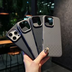 2024 nueva funda de teléfono con textura de fibra de carbono para <span class=keywords><strong>iPhone</strong></span> 16 funda de teléfono anticaída con sensación de piel para <span class=keywords><strong>iPhone</strong></span> 16 15 <span class=keywords><strong>14</strong></span> 13 12 <span class=keywords><strong>Pro</strong></span> <span class=keywords><strong>Max</strong></span> Plus - Product Image 1