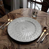 Élégant et moderne, tapis de charge rond en plastique PP durable de 33 cm avec motif botanique personnalisé, style luxueux pour mariages et cérémonies