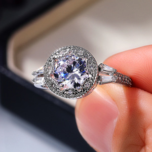 Anello di Fidanzamento a Mezzaluna con Zirconi per Donne, Elegante Gioiello da Dito alla Moda - Product Image 4