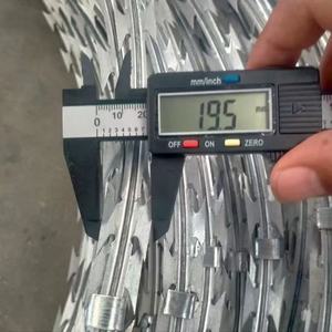 Temporaire chaud-vente galvanisé jexagonal accordéon fil de rasoir fer <span class=keywords><strong>barbelé</strong></span> oiseau lame de protection épines Anti-escalade fil de <span class=keywords><strong>barbier</strong></span> - Product Image 3