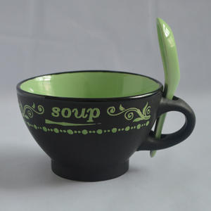 Ensemble cadeau <span class=keywords><strong>de</strong></span> promotion moderne pour le festival Tasse à soupe en céramique <span class=keywords><strong>de</strong></span> 24oz avec cuillère Ensembles <span class=keywords><strong>de</strong></span> bols à petit-déjeuner en céramique au design noir spécial os - Product Image 3