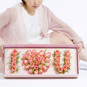 Boîtes cadeaux rectangulaires « Je t'aime » avec insert en mousse florale - Product Image 6