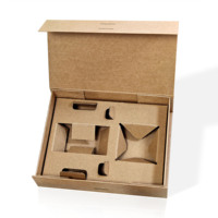 Boîte cadeau pliable magnétique personnalisée en papier kraft, matériaux recyclés pour l'électronique grand public, bougie avec poignée durable