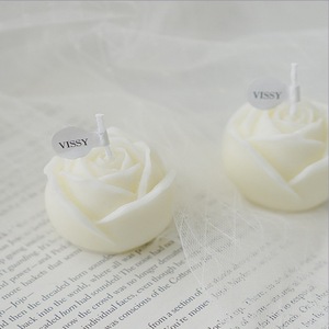 Velas aromáticas de rosas, cera de soja mezclada, hechas a mano, regalo romántico para el Día de la Madre - Product Image 1