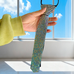 Corbata de Poliéster Monocromática con Pedrería Plateada, Accesorio Casual y Formal - Product Image 4