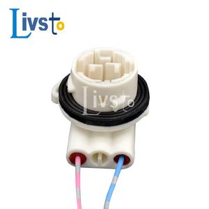 مقبس كهربائي ثنائي القطب أبيض اللون 3156-A لمصباح الفرامل الخلفي للسيارة - Product Image 4