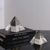 Modern yaratıcı K9 kristal piramit dekoratif süsler moda ev çalışma kristal el sanatları süsler