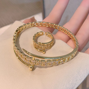 Ensemble de bracelet et bague de luxe pour ongles, or et argent bicolore, incrusté de diamants, bijoux de mode, cadeau pour femme, printemps 2025 - Product Image 3