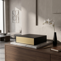 Boîte à double porte noire personnalisable avec logo, conteneur rigide premium avec bandes dorées et insert floqué pour suite de luxe en gros