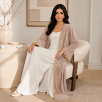 Abaya d'hiver modeste Loriya en velours avec bordure en dentelle exquise sur le devant et les poignets pour femmes musulmanes, abaya ouverte sur le devant avec dentelle pour l'Aïd