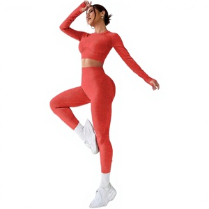 Conjunto de Yoga de 2 Piezas Talla Grande Rojo, Top Corto de Manga Larga con Cuello Redondo, Leggings de Cintura Media y Longitud Completa, Impermeables, Sin Costuras, Elásticos en 4 Direcciones - Product Image 2