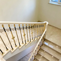 Rampe d'escalier en métal de luxe sur mesure, design et dimensions personnalisés, balustrade d'escalier intérieure pour la décoration d'escalier de villa