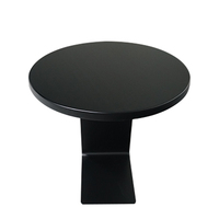 Table basse portable noire élégante et moderne en bois de hêtre pour le salon ou la salle à manger dans un style antique minimaliste