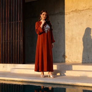 Abaya de Noche Elegante Personalizada con Pedrería Termoadhesiva de Poliéster para Mujeres Musulmanas - Product Image 4