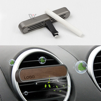 Recharge de diffuseur de parfum d'ambiance pour voiture Parfum de voiture Membrane liquide de parfum pour voiture Rafraîchisseur d'air pour voiture Clip pour évent