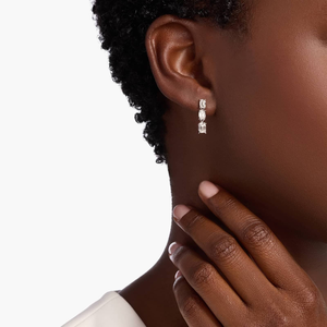 Boucles d'oreilles longues de luxe de qualité supérieure pour femmes en argent 925 avec diamants de laboratoire étincelants certifiés IGI - Product Image 1