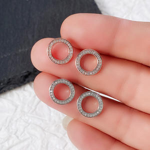 E1103 Orecchini a lobo in oro rosa con strass di cristallo rotondi incastonati, design geometrico classico per l'uso quotidiano da donna - Product Image 6