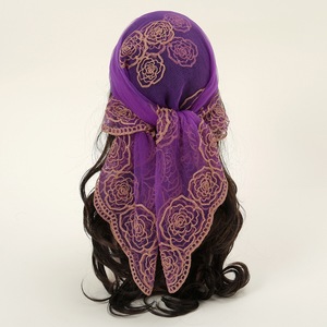 <span class=keywords><strong>Foulard</strong></span> carré en <span class=keywords><strong>soie</strong></span> brodé de roses OEM 80 cm – Voile élégant et doux pour femmes musulmanes, idéal au quotidien - Product Image 2