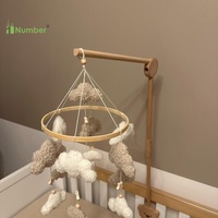 Vente en gros de jouets pour bébés mobiles en tissu teddy fait à la main pour bébés filles et garçons avec étoile suspendue pour berceau et berceau