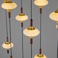 Lustre LED linéaire sculptural multi-pendentifs en laiton et bois de noyer, style Japandi, pour îlot de cuisine, salle à manger, villa, escalier