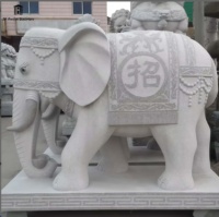 Grande sculpture d'éléphant en pierre de marbre blanc personnalisée Simulation d'animal Décoration carrée extérieure