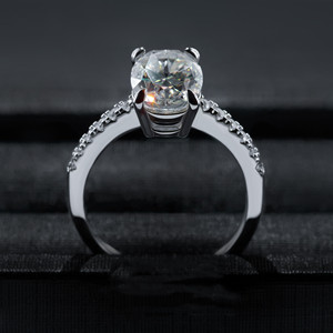 Nhẫn Kim Cương Moissanite Hình Bầu Dục 2ct Phong Cách Cổ Điển Nhẫn Đính Hôn Màu Trơn Nhẫn Vàng 18K - Product Image 2