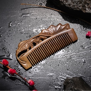 Exquisito peine de madera tallado a <span class=keywords><strong>mano</strong></span>, peine de madera de sándalo verde de primera calidad para niñas, regalo artesanal chino antiguo para mujer - Product Image 2