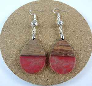 Pendientes Artesanales de Resina y Madera, Estilo Bohemio Chic, Joyería Ligera, Regalo Perfecto para Mujeres que Aman los Accesorios Inspirados en la Naturaleza - Product Image 3