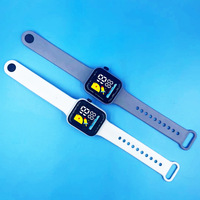 Nouvelle montre électronique numérique LED Rocket 2026 avec boutons, design carré simple et tendance pour les élèves du primaire