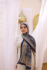 Nuova tendenza leggera in poliestere modale Hijab personalizzato stampato digitale testa sciarpa etnicamente progettato <span class=keywords><strong>Bandana</strong></span> per le donne musulmane - Product Image 5