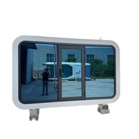 Capsule de camping préfabriquée en acier léger moderne, écologique, mobile, pour une séjour de luxe dans un cadre pittoresque