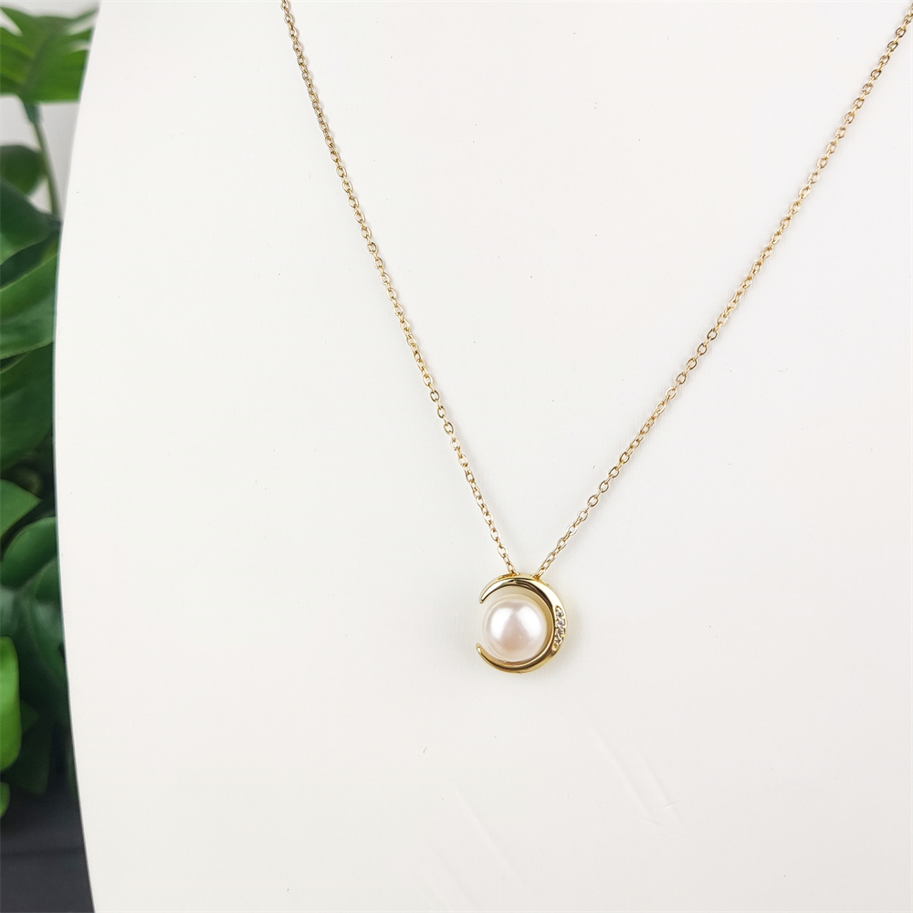 Ins Style 8mm Freshwater Pearl Pendant Crescent Moon Necklace