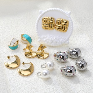 Pendientes de moda al por mayor: Aros con diseño geométrico de circonia, esmalte de goteo de aceite y perlas en forma de gota para mujer - Product Image 1