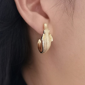 Orecchini a forma di coccodrillo, gioielli creativi con design animale per l'uso quotidiano - Product Image 5