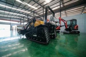 Tracteur à chenilles <span class=keywords><strong>agricole</strong></span> miniature pour usage <span class=keywords><strong>agricole</strong></span>, tracteurs à chenilles agricoles de type 50 ch, équipement de machinerie <span class=keywords><strong>agricole</strong></span> d'<span class=keywords><strong>occasion</strong></span>, 2 roues motrices, 1300 - Product Image 4