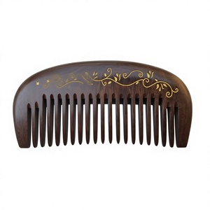 Peigne en bois miniature portable, fait à la main, en bambou naturel, peigne de poche pour coiffer les cheveux, article cadeau écologique - Product Image 1