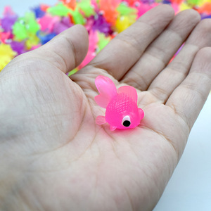 Jouet à presser en TPR en forme de <span class=keywords><strong>poisson</strong></span> doré, nouveauté pour distributeur automatique, jouet en plastique pour collection de capsules - Product Image 3