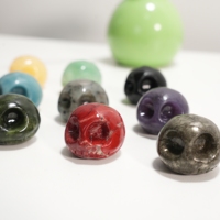 Vente en gros de sculptures miniatures de crânes en cristal naturel poli, artisanat de guérison, pour cadeau d'Halloween