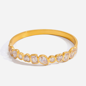 สร้อยข้อมือเพทายทรงเรขาคณิต โทนสีทอง ประดับแบบ Bezel Setting เครื่องประดับสำหรับทุกเพศ - Product Image 1