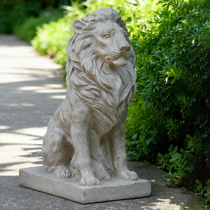 Statua di Leone da Giardino Majestic, Scultura in Resina, Posa Seduta Realistica con Dettagliata Intaglio della Criniera, Figura di Leone Bianco - Product Image 1