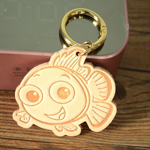 Adorable Goldfish <b>Ornament</b> – Durable Natural Leather Hanging Decor for School Bags & <b>Car</b> Keys - Product Image 1