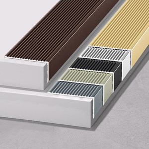 Profilé de marche d'escalier antidérapant en alliage d'aluminium robuste, disponible en plusieurs couleurs, pour la décoration de sols et la finition des bords de marches - Product Image 1