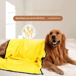 Serviette de bain pour animaux de compagnie en polaire corail épaisse et absorbante à séchage rapide avec logo personnalisé pour chiens et chats à la maison - Product Image 1