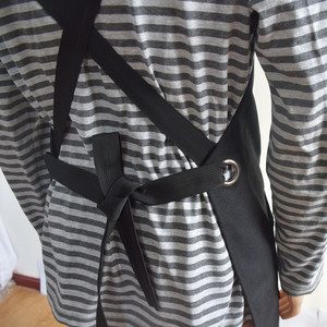 Tablier en toile noir durable et imperméable avec poches pour la cuisine, le barbecue, les cafés - Product Image 4