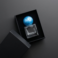 Flacon de parfum carré de luxe en verre de 50 ml avec couvercle en résine personnalisé, impression sérigraphique, design robuste