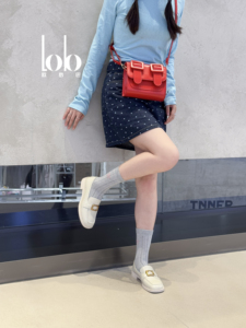 حذاء بدون كعب إسفنجي من جلد البقر للنساء حذاء من الجلد الصلب بكعب مسطح عصري قابل للإنزلاق للعمل في فصل الشتاء والربيع والصيف - Product Image 4