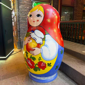 Sculpture Matryoshka en fibre de verre, faite à la main, installation artistique sur pied - Product Image 2
