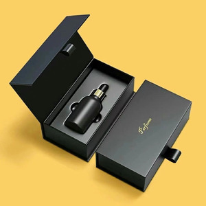 Boîte cadeau en papier de parfum en feuille d'or de 30ml avec logo personnalisé Boîte d'emballage de luxe pour huiles essentielles et parfums pour petites entreprises