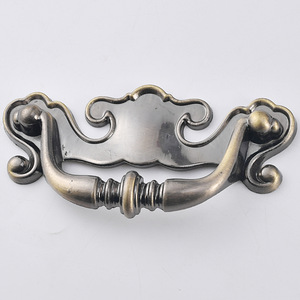 Tiradores de Muebles de Plástico Duradero con Forma Novedosa, Estilo Antiguo Europeo, Bronce Antiguo Cepillado - Product Image 1
