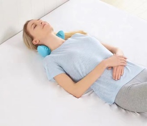 Oreiller de massage et de soutien pour le cou et les épaules, soulagement des douleurs cervicales, étireur de la colonne vertébrale - Product Image 2